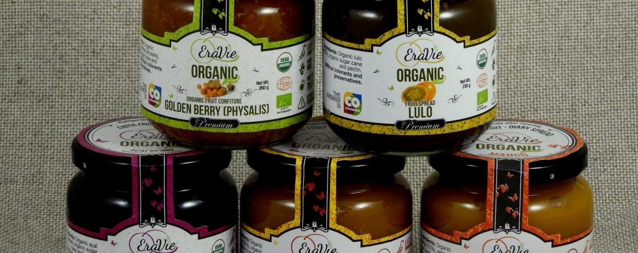 ­BAREVNÉ A&nbsp;SLADKÉ POHLAZENÍ ZE SKLENICE